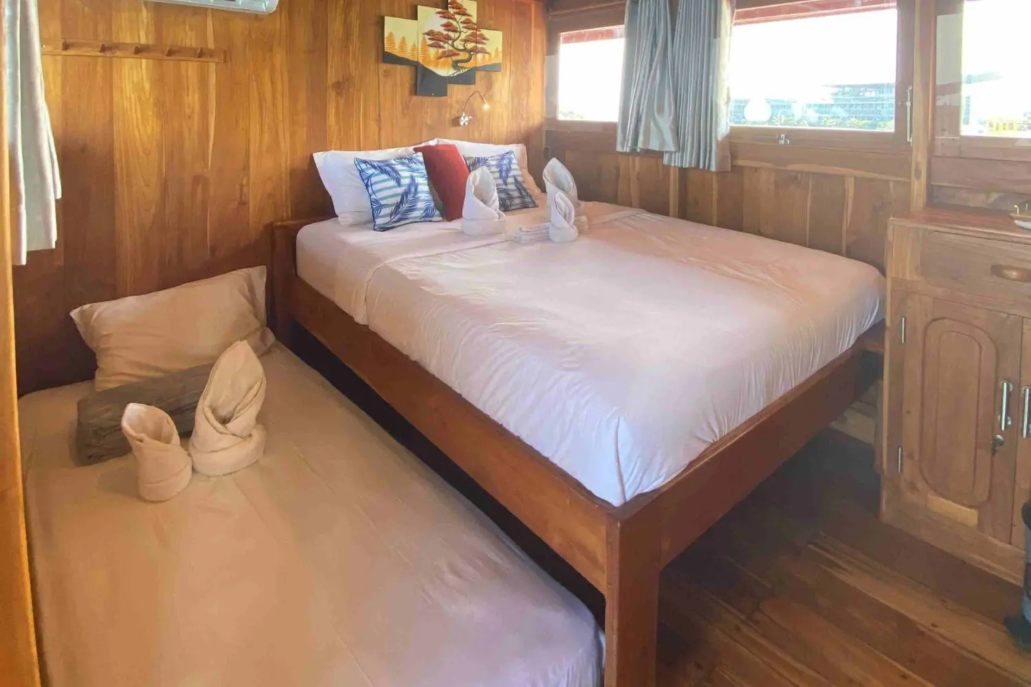 Singkolo, Kapal Deluxe (foto 5)